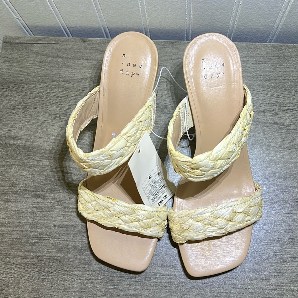 Women high sandals shoe size 6 1/2 color tan/basil new
